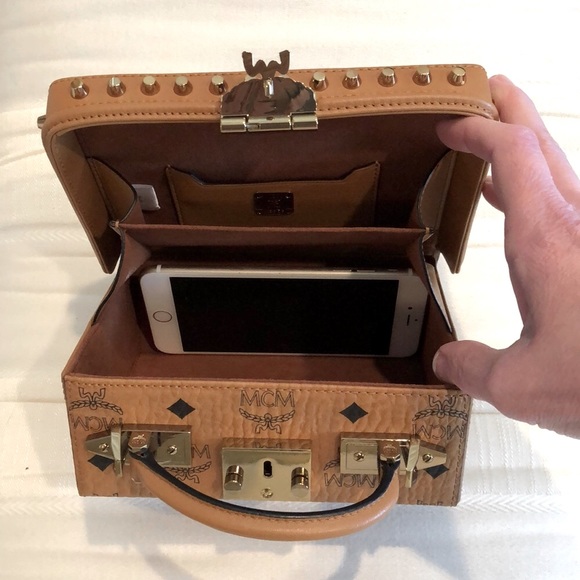 🎉2X HP🎉PRICE⬇️MCM Visetos Studded Berlin Box Bag - Picture 15 of 16